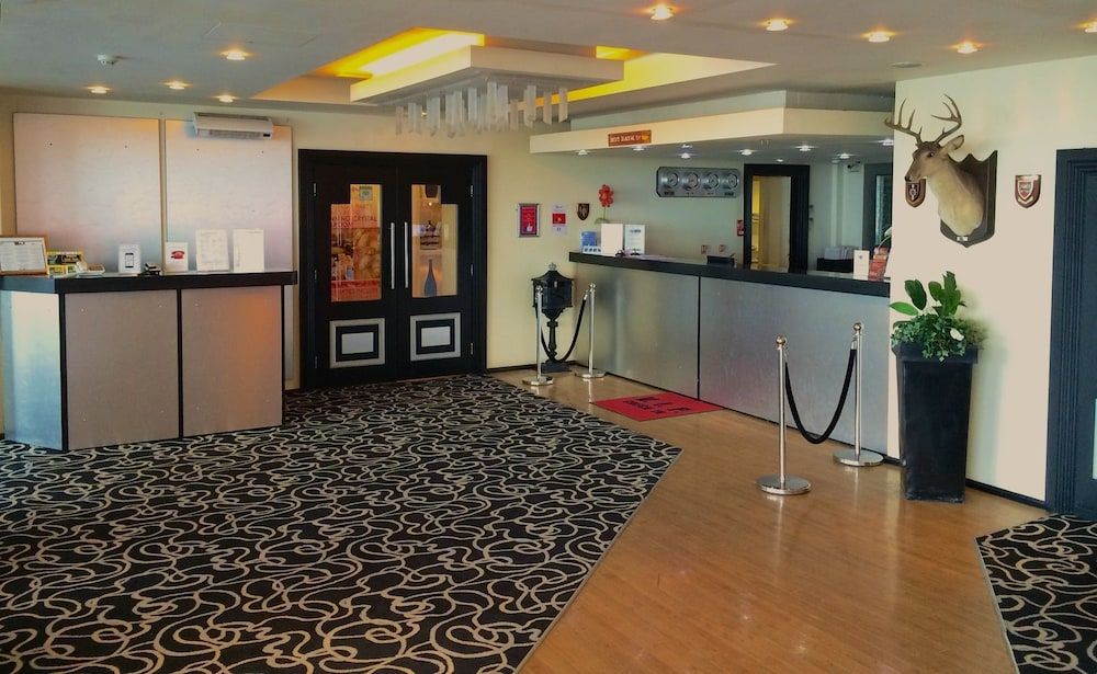 Tiffany's Hotel 2