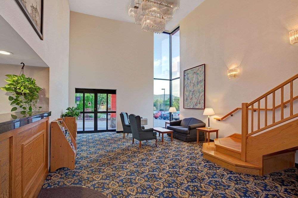 Super 8 by Wyndham Mahwah 2