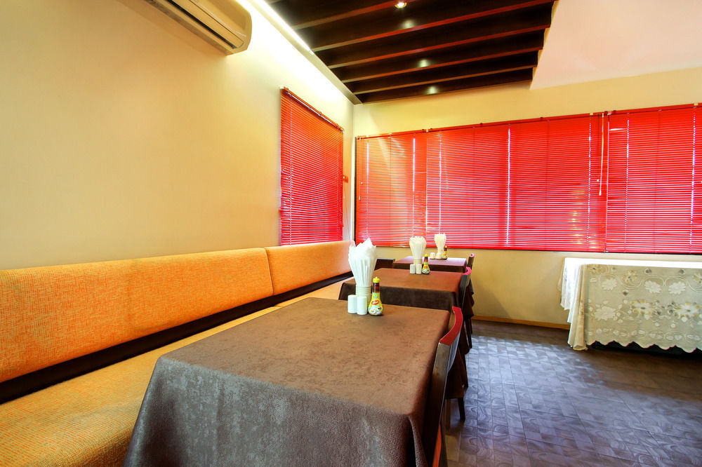 BALLY SUITE SILOM 1