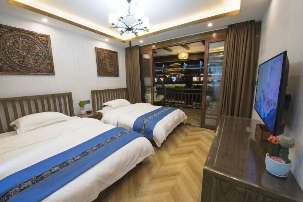 Phoenix Tuojianglou Diaojiaolou Inn 1