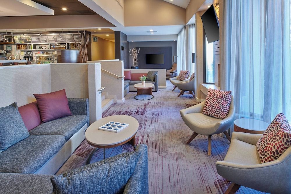 Courtyard by Marriott Detroit Warren 2