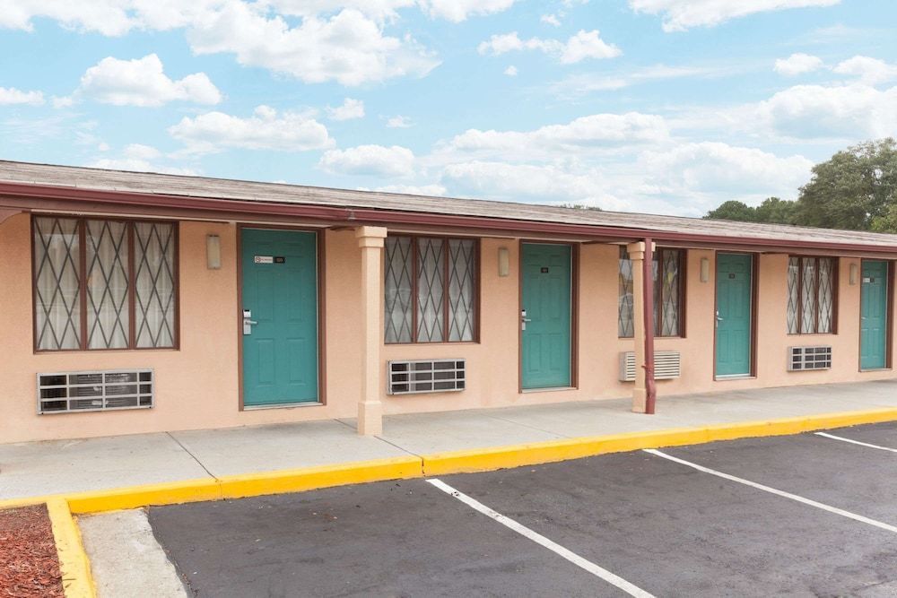 Knights Inn - Tucker 1