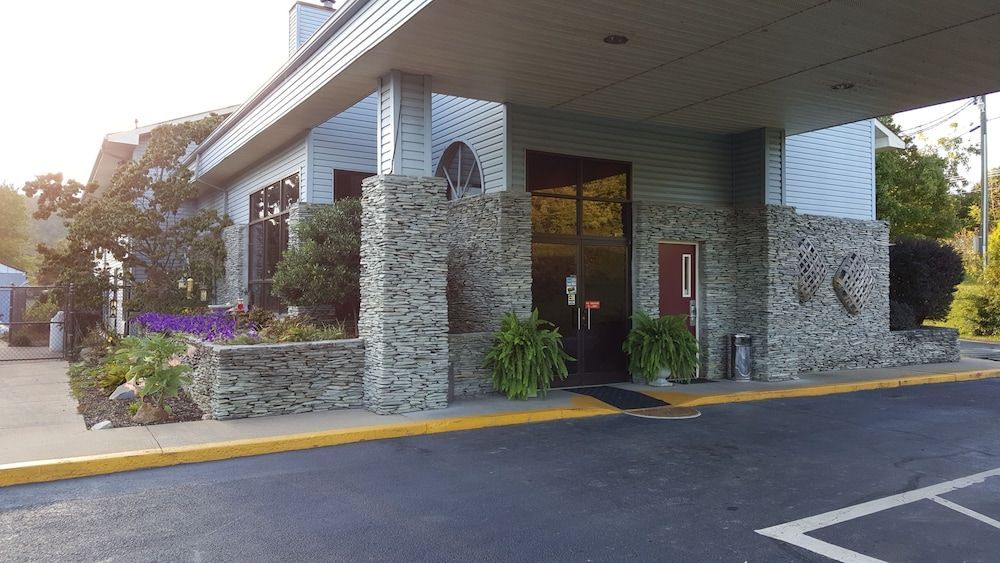 Americourt Hotel - Mountain City 1