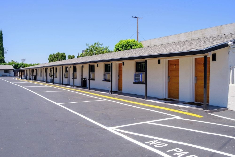 Adobe Inn 1