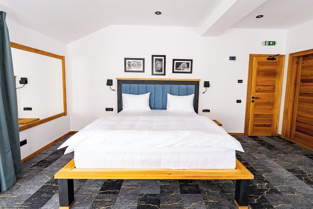 HOW Boutique and Hotel 2