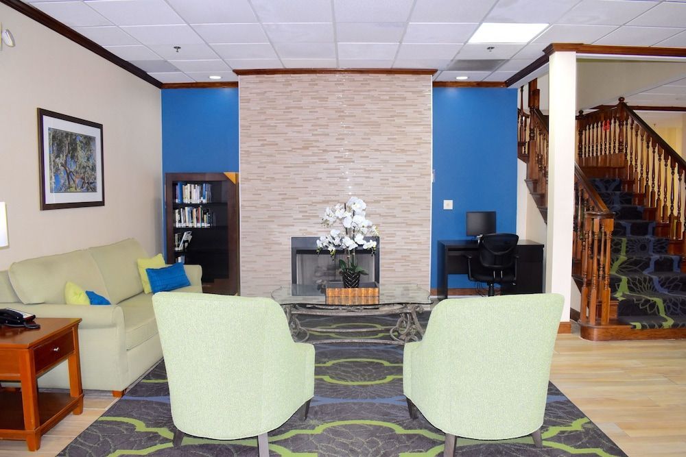 Days Inn & Suites by Wyndham Tucker/Northlake 2