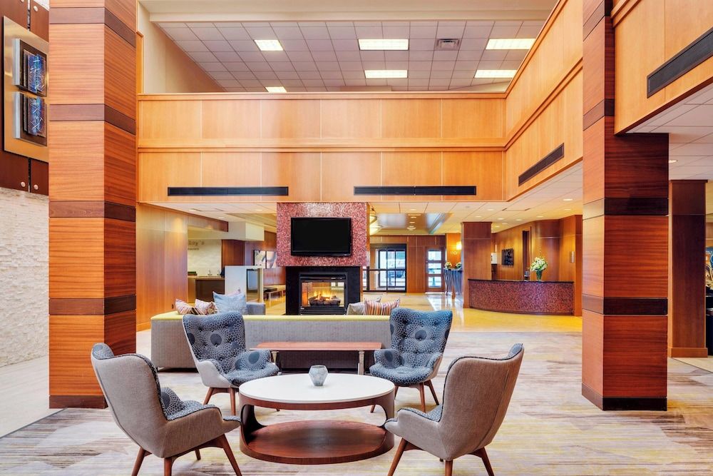 Courtyard by Marriott Boston Logan Airport 1