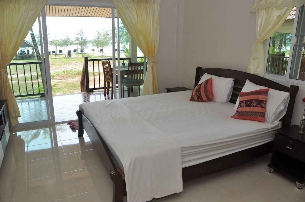 Pranee Beach Bungalows 2