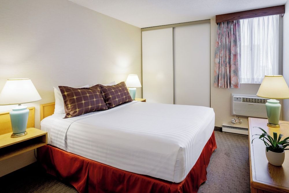 Cartier Place Suite Hotel 2