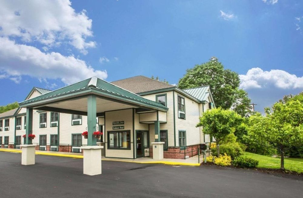 Hotel Glens Falls / Lake George 1