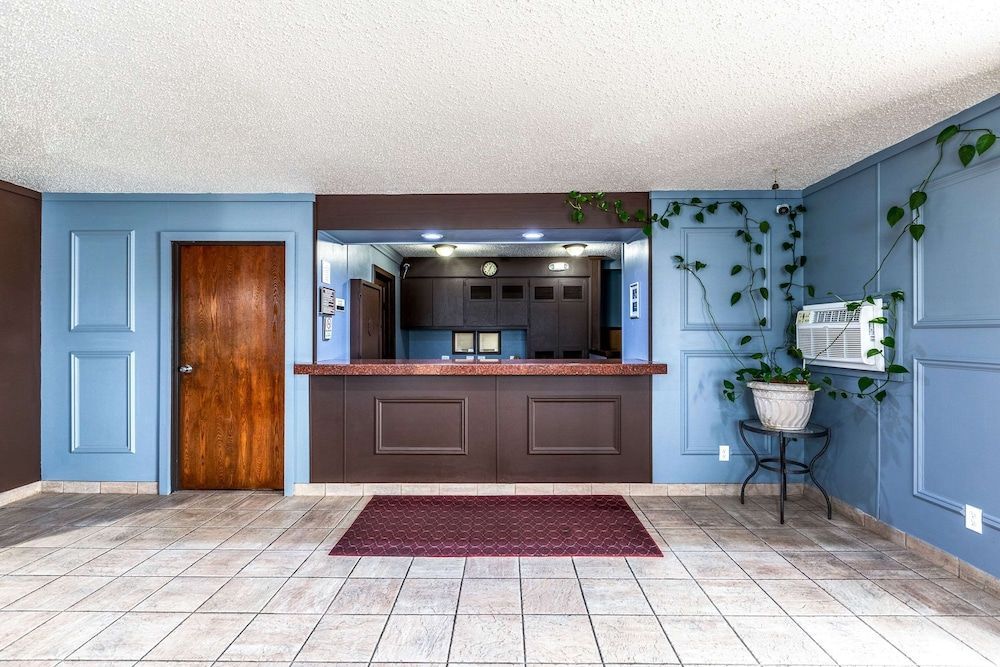 Econo Lodge Inn & Suites Auburn 2