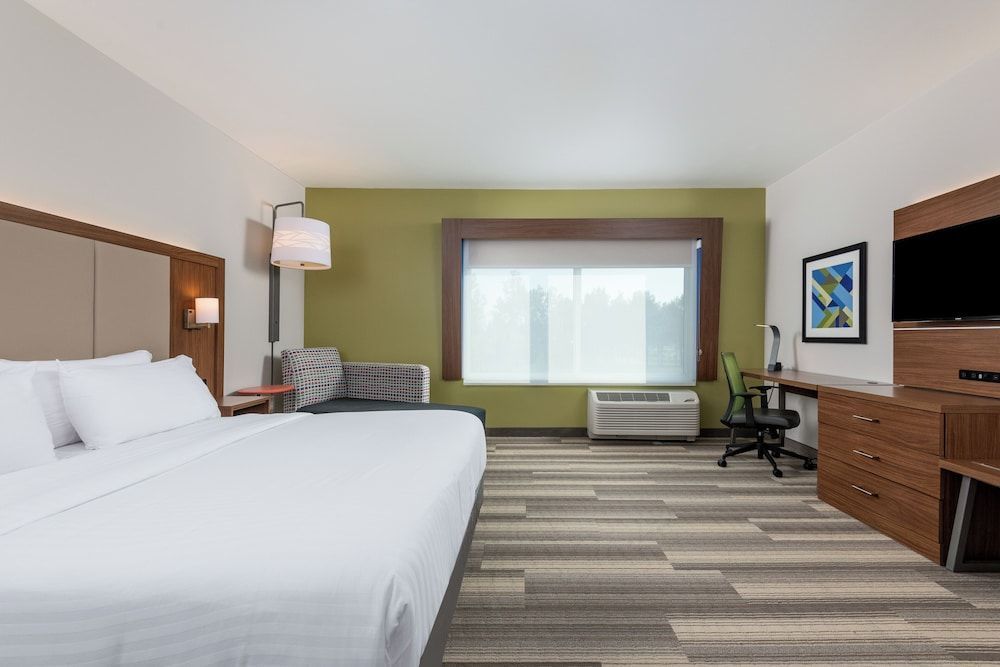 Holiday Inn Express & Suites QUEENSBURY - LAKE GEORGE AREA by IHG 2