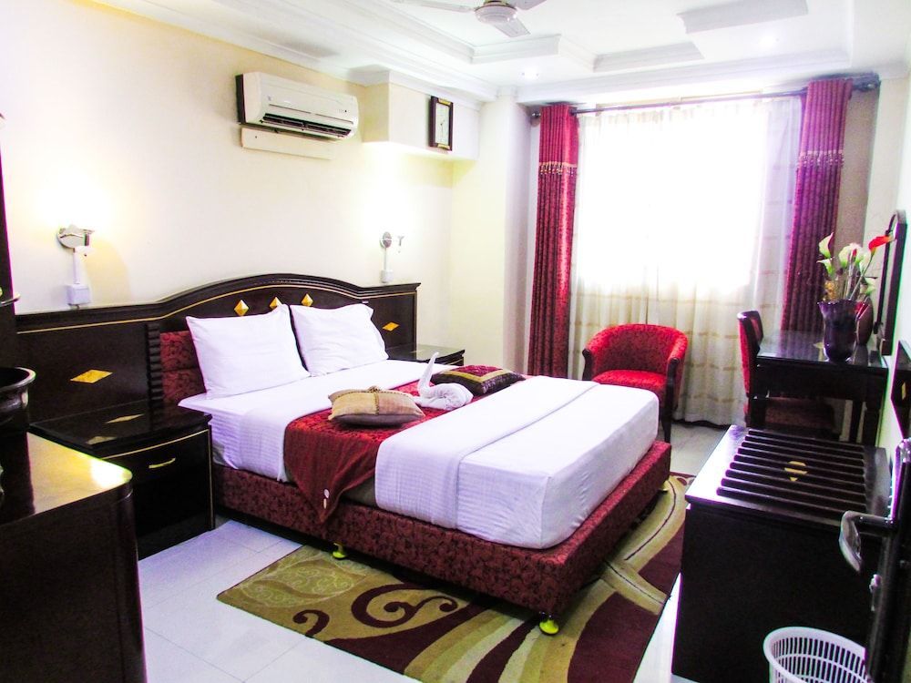 Urban Rose Hotel & Apartments 1
