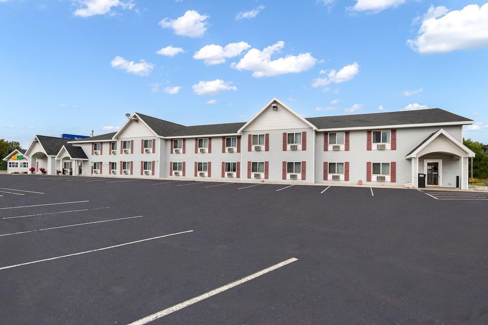 Baymont by Wyndham Marinette 1