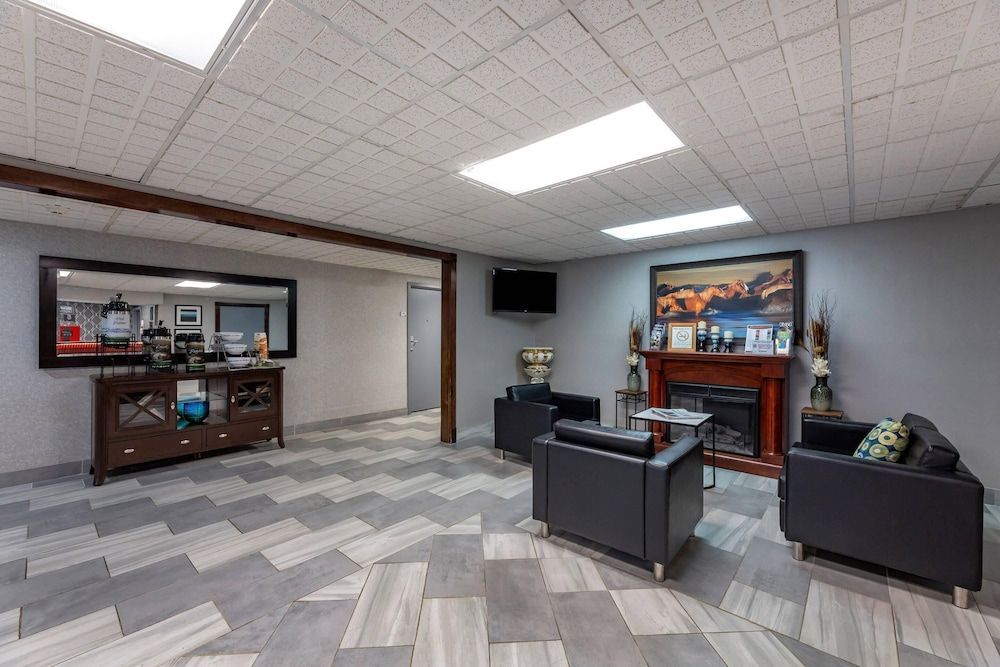 Quality Inn Austintown-Youngstown West 2