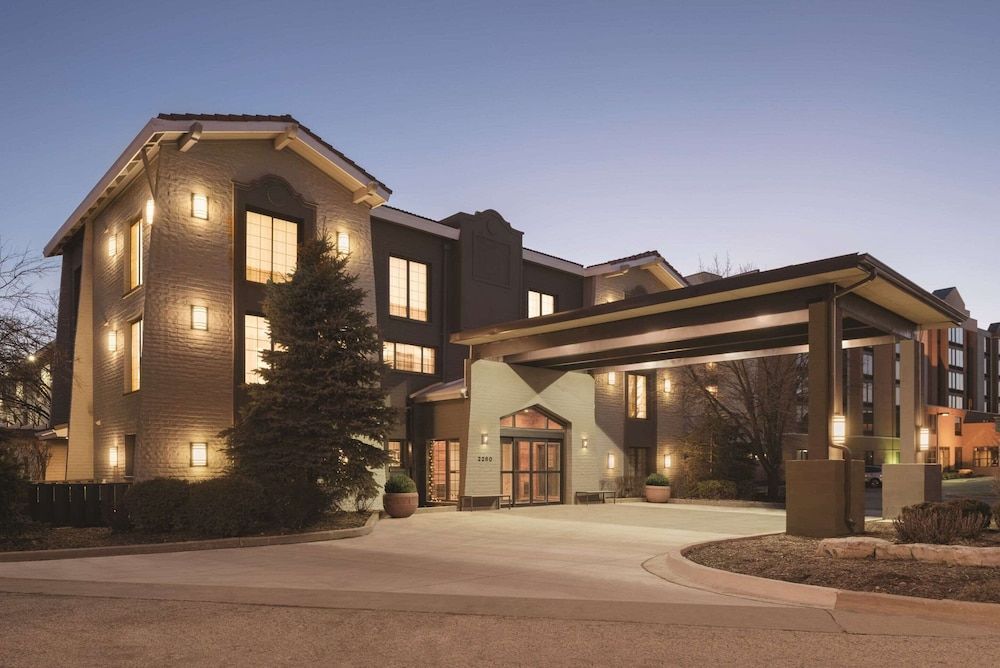 Country Inn & Suites by Radisson, Chicago-Hoffman 1
