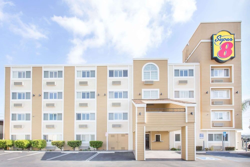 Super 8 by Wyndham National City Chula Vista 1
