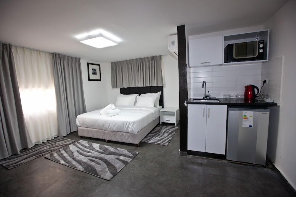 Geula Suites 1