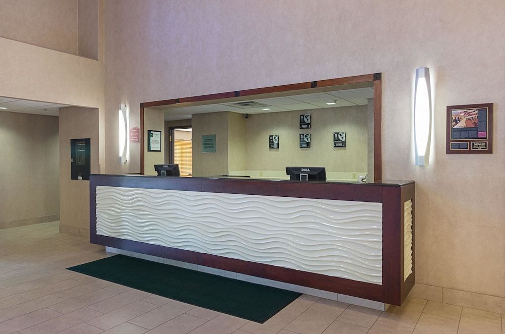 Quality Suites Lansing West 2
