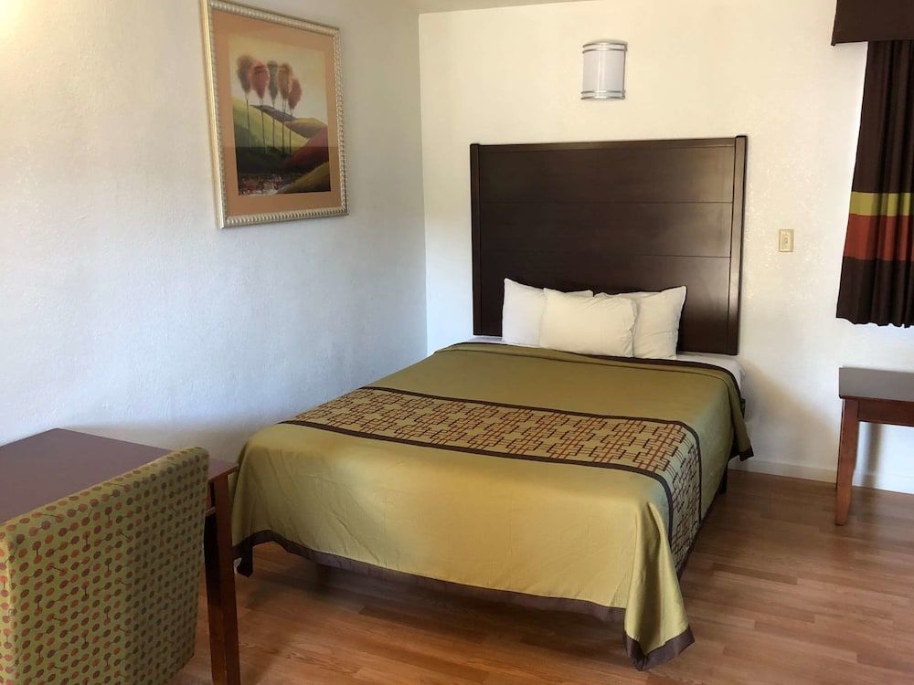 Americas Best Value Inn Visalia 1