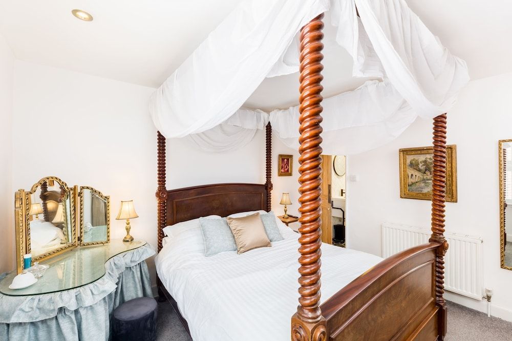 Shakespeare House, Free Parking, Town Centre Location 2