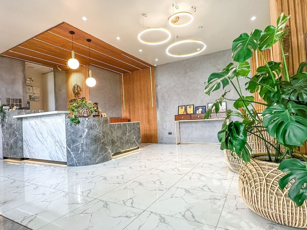 Metro Pines Inn 2