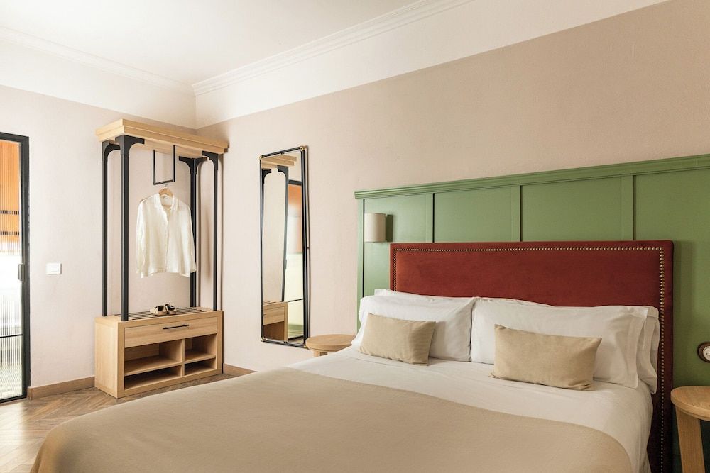 Honest Sevilla Hotel 1