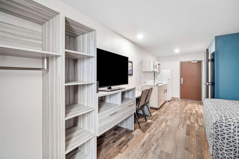 WoodSpring Suites Fort Myers - Cape Coral 1