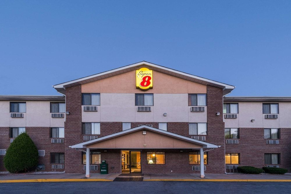 Super 8 by Wyndham Front Royal Near Shenandoah National Park 1