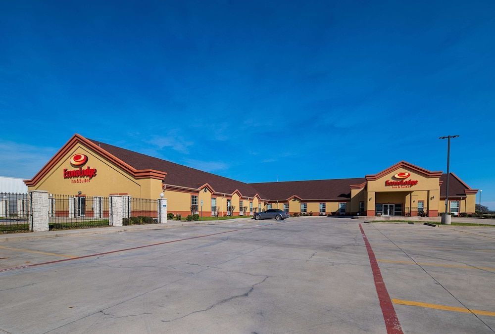 Econo Lodge Inn & Suites Bridgeport 1