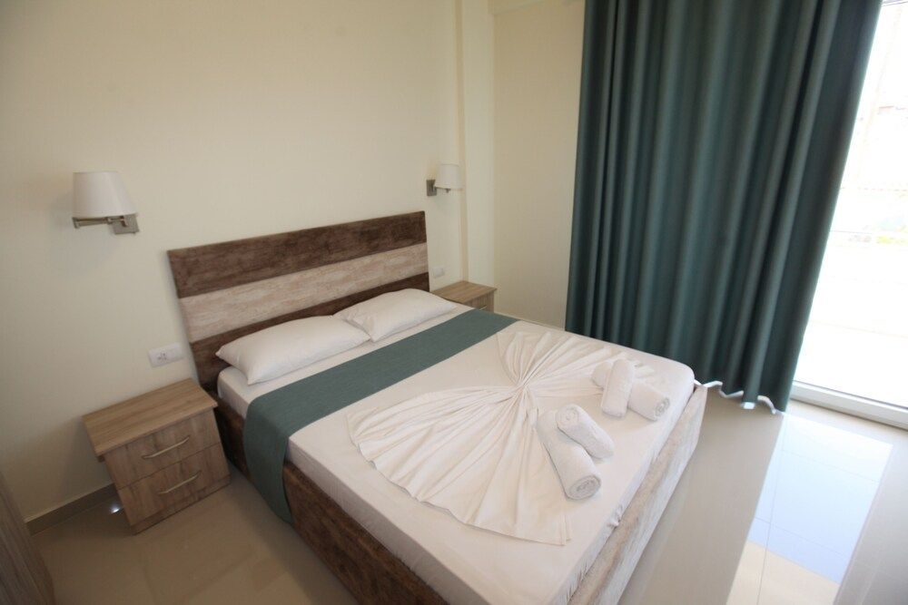 Golden Hotel 2
