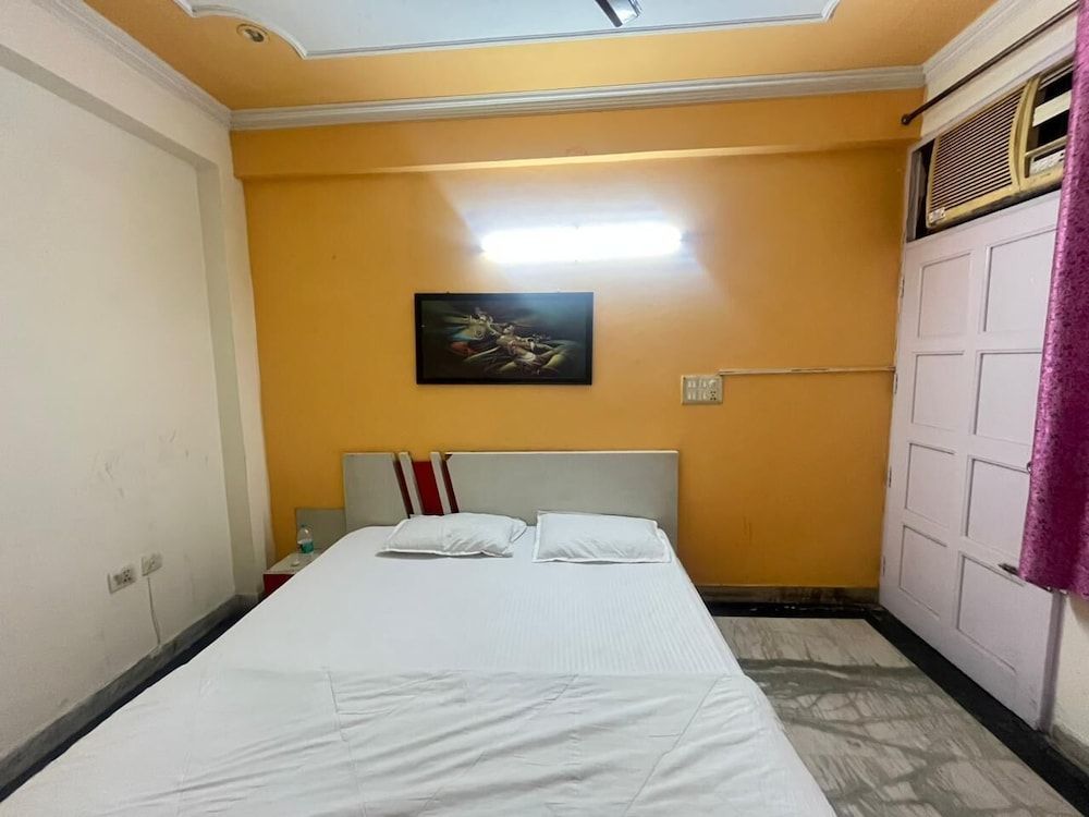 Roomshala Hotel Blue Inn Noida Sector 51 1