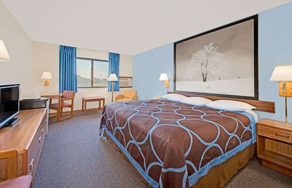 Super 8 by Wyndham Centerville 1