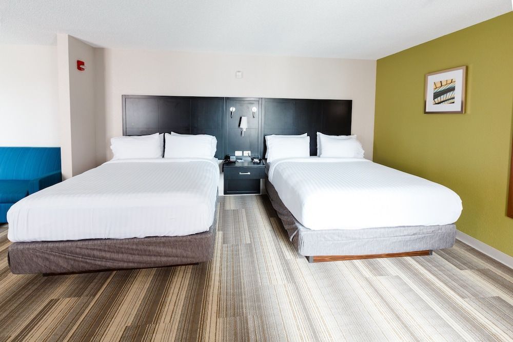 Holiday Inn Express & Suites SHELBYVILLE by IHG 2