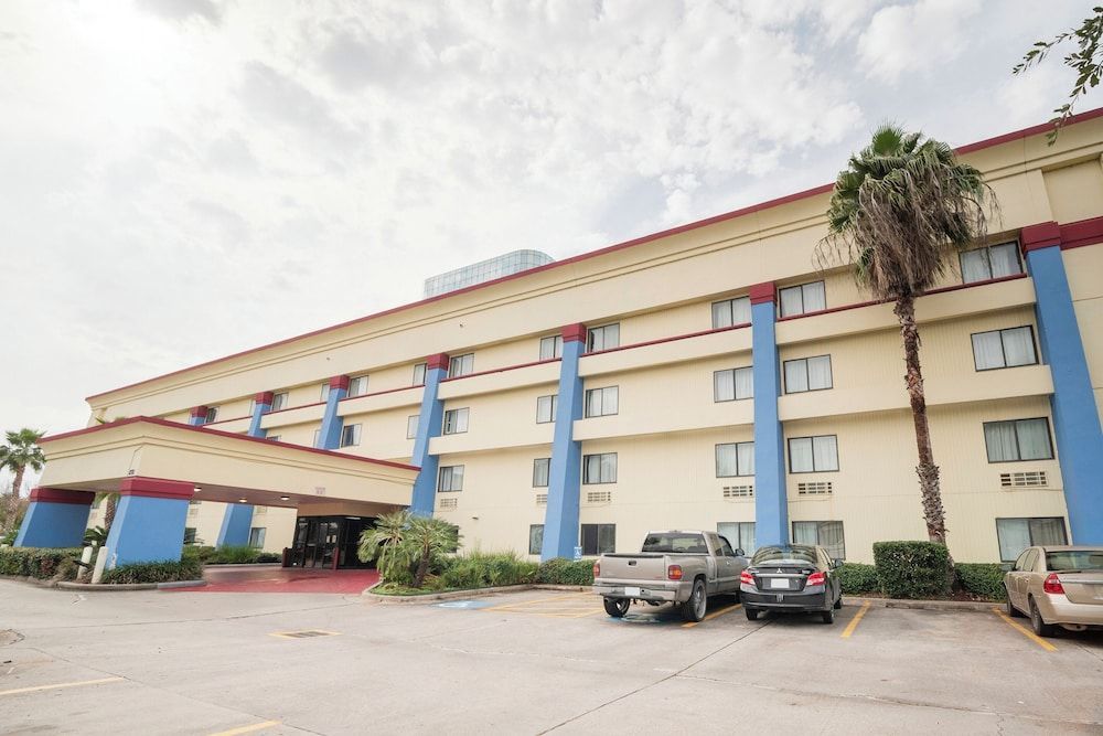 OYO Townhouse Houston Airport North 1