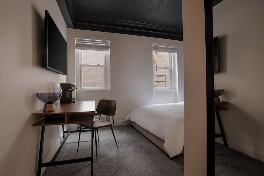 Dupont Circle Embassy Inn by FOUND 2