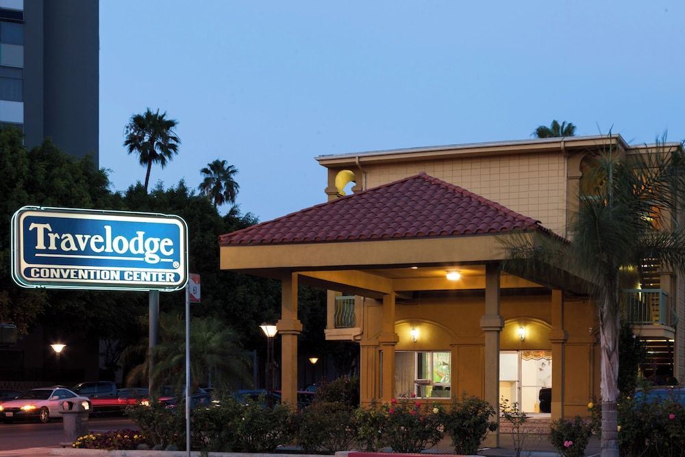 Travelodge by Wyndham Long Beach Convention Center 1