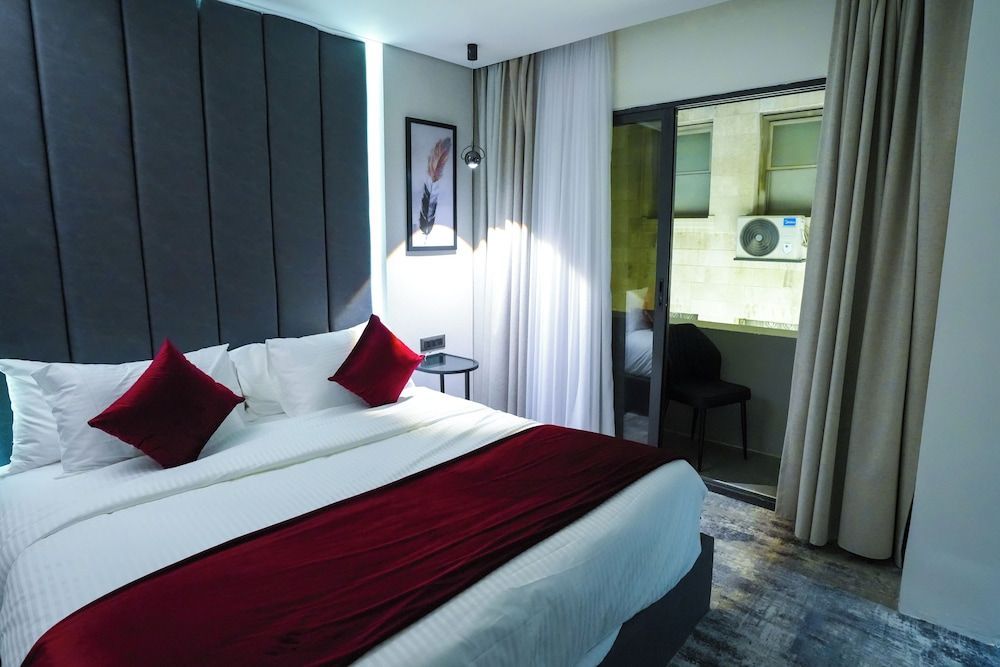 Roya Downtown Boutique Hotel 2