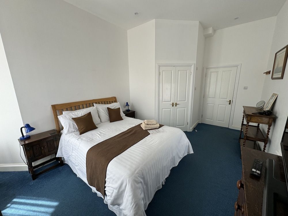 Hookwood Lodge 2