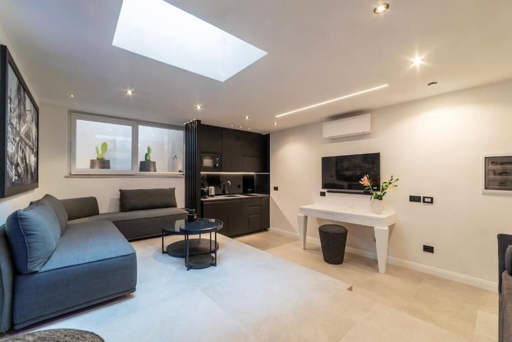 JOIVY Elegant Suites Near Villa Borghese 1