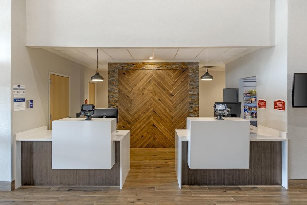 Best Western Plus Elizabethtown Inn & Suites 2