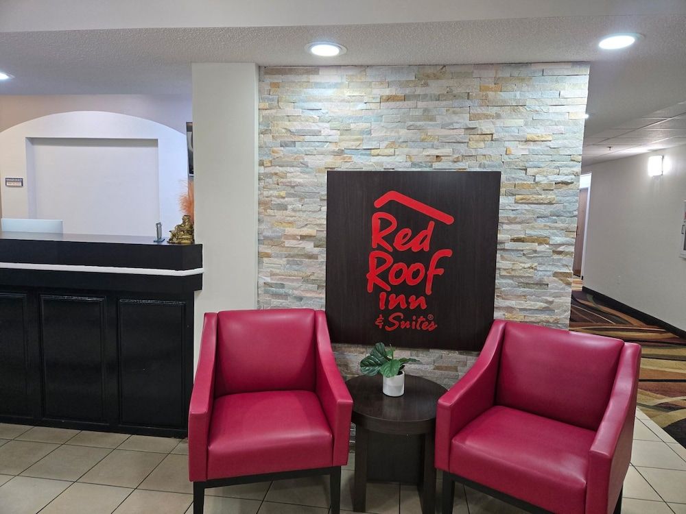 Newly Renovated Red Roof Inn & Suites Hinesville with breakfast 2