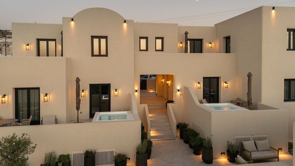 Avento Luxury Suites 1