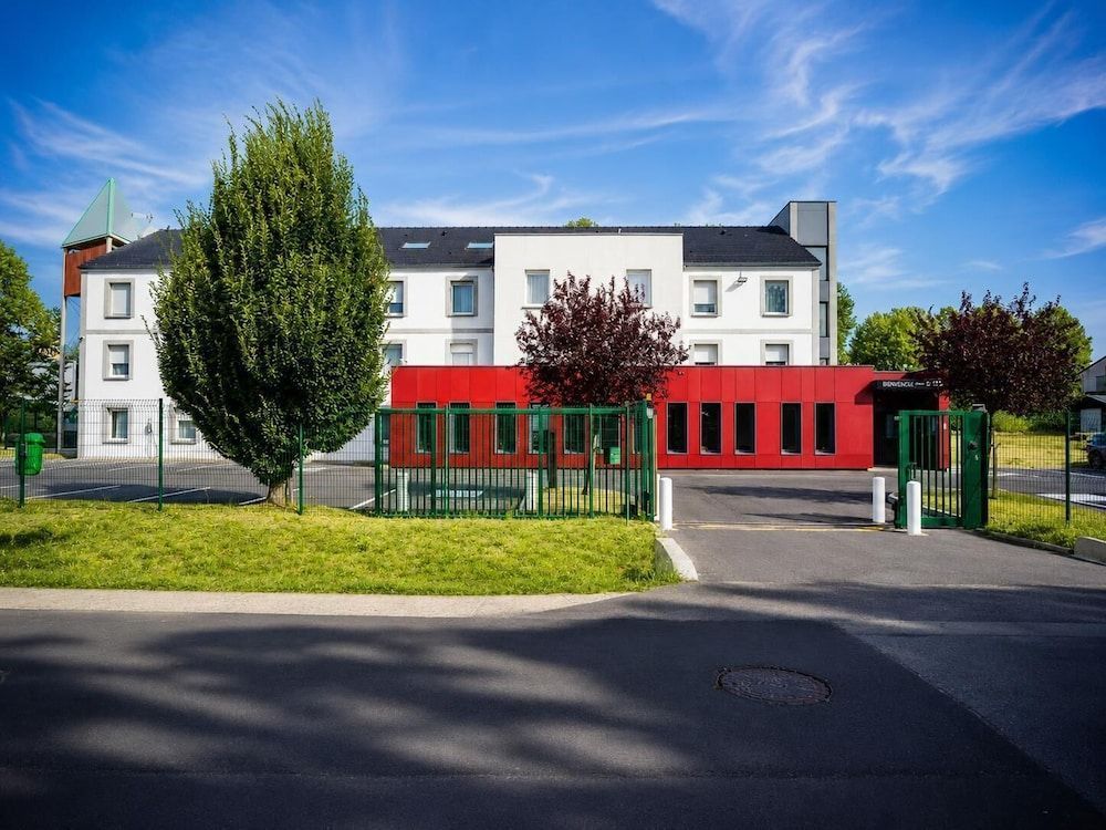 BRIT HOTEL CONFORT Roissy Saint-Witz 1