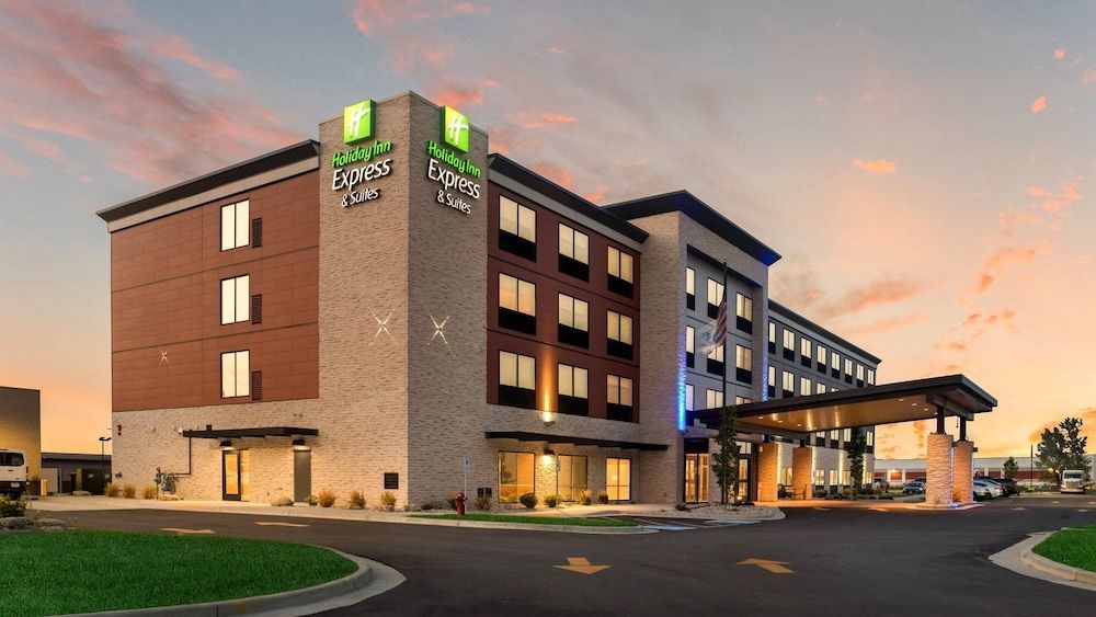 Holiday Inn Express & Suites RACINE by IHG 1