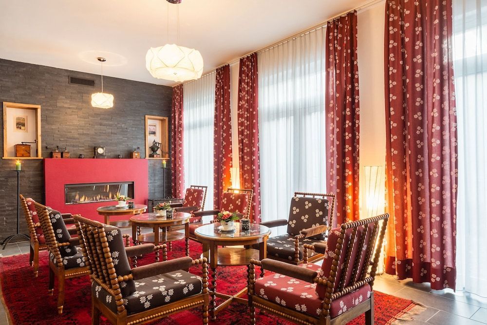Carlton-Europe Vintage Adults Hotel 2