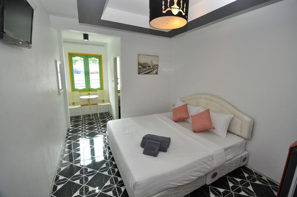 Sidewalk Boutique Hotel 2