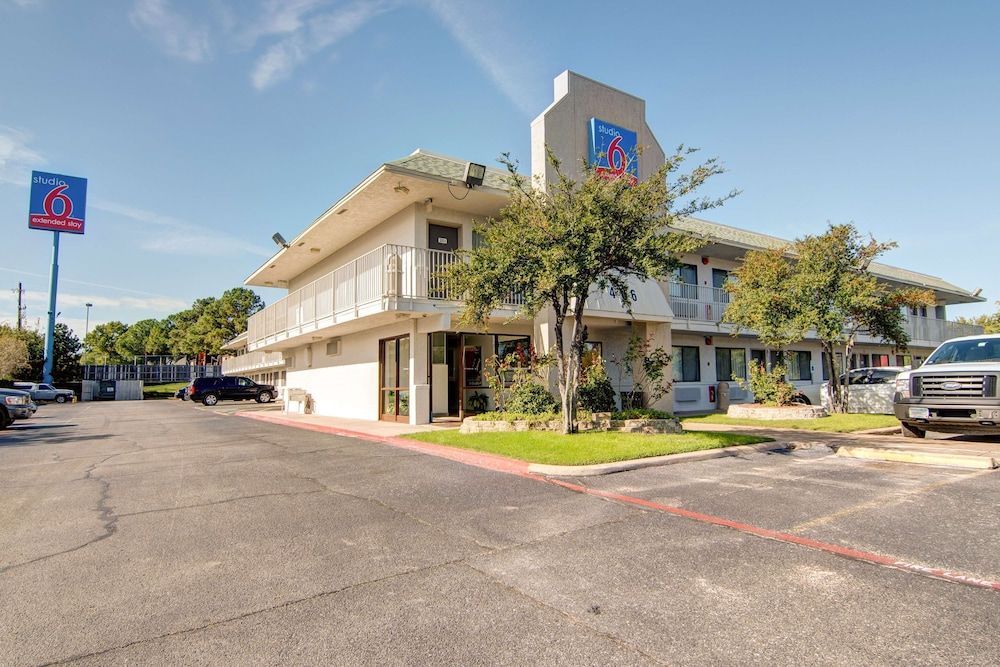 Studio 6-Grand Prairie, TX 1