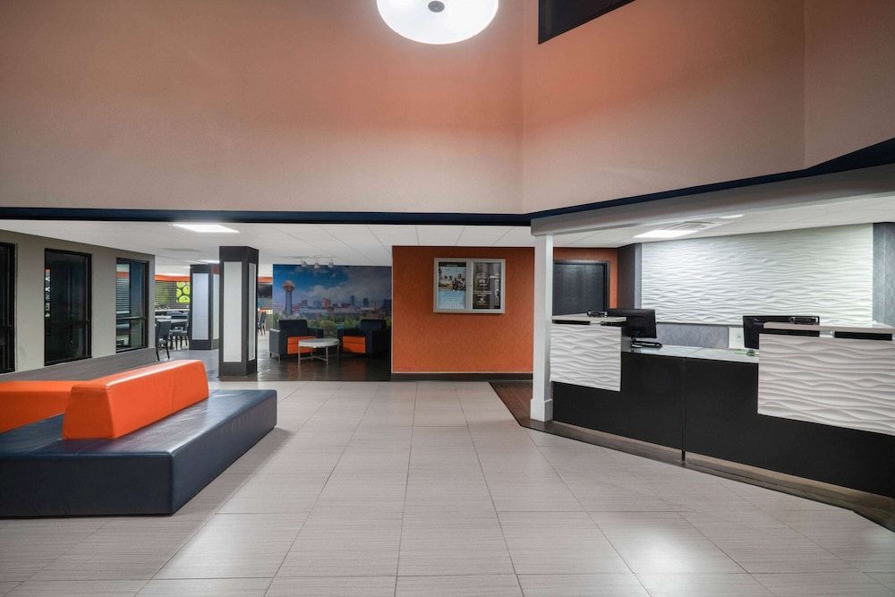 La Quinta Inn & Suites by Wyndham Knoxville East 2