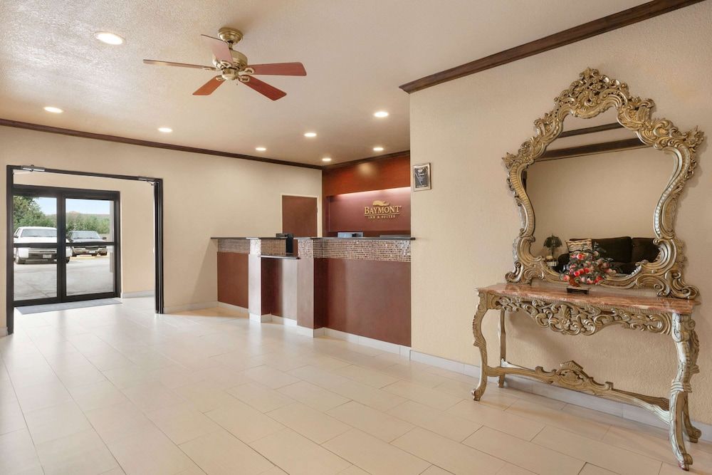 Baymont by Wyndham Clute Lake Jackson 1